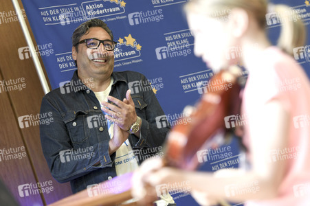 Mousse T. besucht die Hartwig-Claußen-Schule in Hannover