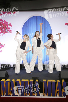 Präsentation des neuen Cast für die Wiederaufnahme von 'Mamma Mia!' in Hamburg