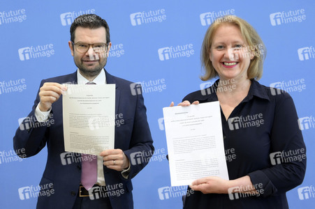 Bundespressekonferenz Vorstellung des Eckpunktepapiers zum Selbstbestimmungsgesetz in Berlin