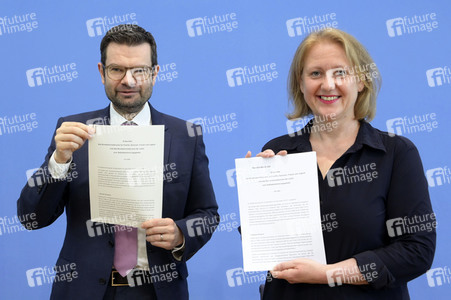 Bundespressekonferenz Vorstellung des Eckpunktepapiers zum Selbstbestimmungsgesetz in Berlin
