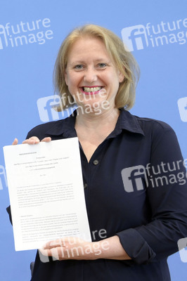 Bundespressekonferenz Vorstellung des Eckpunktepapiers zum Selbstbestimmungsgesetz in Berlin