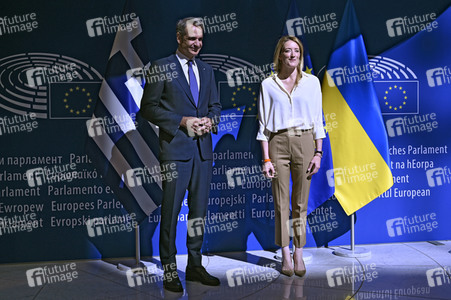 Fototermin mit Kyriakos Mitsotakis und Roberta Metsola im EU-Parlament in Straßburg
