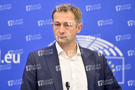 Pressekonferenz zum delegierten Taxonomie-Rechtsakt über Kernenergie und Gas im Europäischen Parlament in Straßburgt