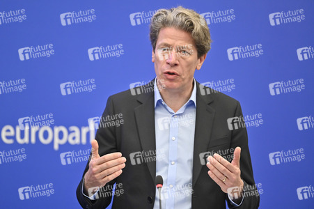 Pressekonferenz zum delegierten Taxonomie-Rechtsakt über Kernenergie und Gas im Europäischen Parlament in Straßburgt