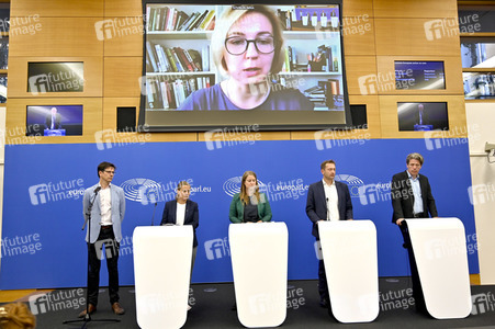 Pressekonferenz zum delegierten Taxonomie-Rechtsakt über Kernenergie und Gas im Europäischen Parlament in Straßburg