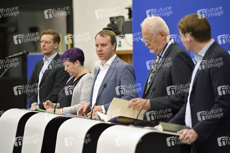 Pressekonferenz EU-Finanzierung für Ungarn gemäß der Rechtsstaatlichkeits-Konditionalitätsverordnung im EU-Parlament in Straßburg
