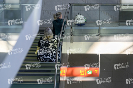 Warteschlagen am Flughafen in Köln