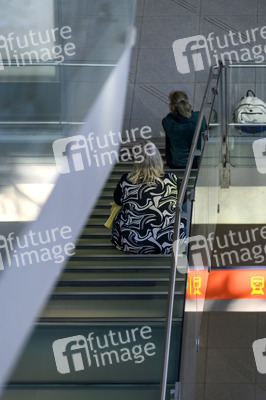 Warteschlagen am Flughafen in Köln
