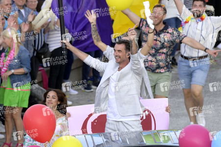 TV-Show 'Die große Schlagerstrandparty 2022 - Es geht wieder los!' in Gelsenkirchen