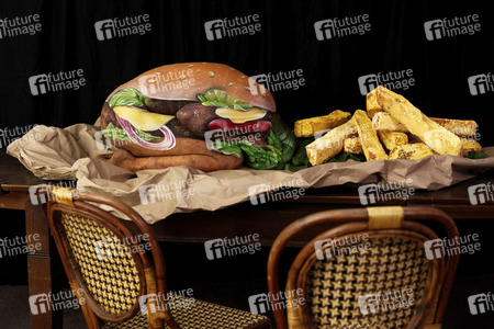 FOOD ART: Hamburger Bodypainting