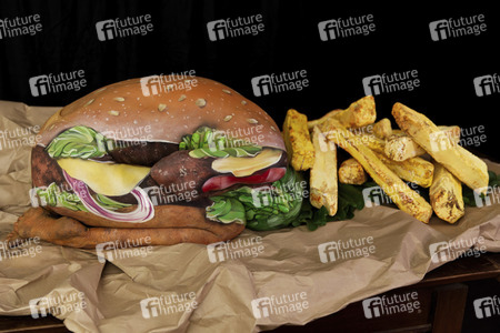 FOOD ART: Hamburger Bodypainting