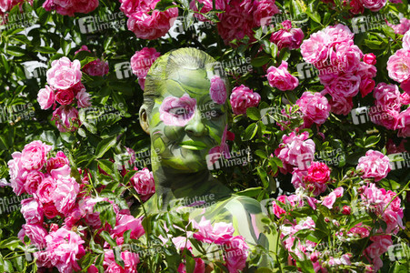 NATURE ART: Rosen / Roses Bodypainting