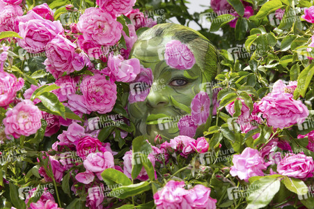 NATURE ART: Rosen / Roses Bodypainting