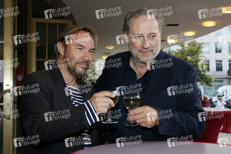 Theaterpremiere 'Brauchen Sie 'ne Quittung' in Berlin