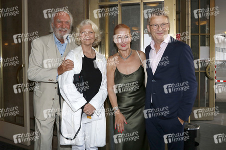 Theaterpremiere 'Brauchen Sie 'ne Quittung' in Berlin
