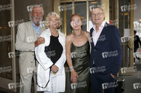 Theaterpremiere 'Brauchen Sie 'ne Quittung' in Berlin