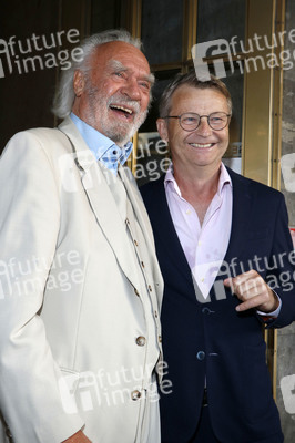 Theaterpremiere 'Brauchen Sie 'ne Quittung' in Berlin