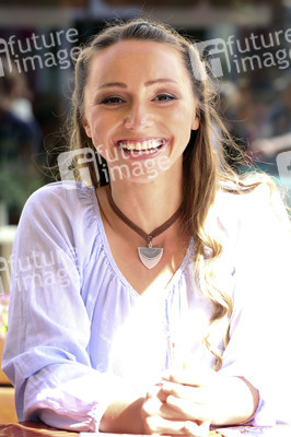 Autogrammstunde der Karl-May-Festspiele in Bad Segeberg