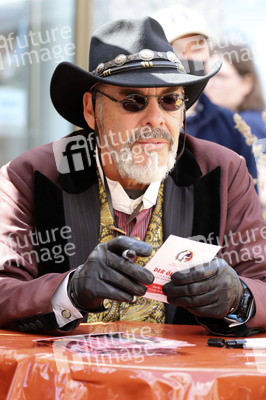 Autogrammstunde der Karl-May-Festspiele in Bad Segeberg