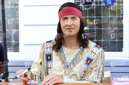 Autogrammstunde der Karl-May-Festspiele in Bad Segeberg