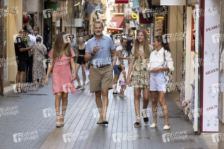 Stadtbummel der spanischen königlichen Familie in Palma de Mallorca