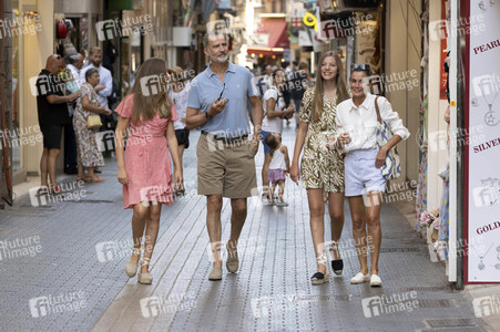 Stadtbummel der spanischen königlichen Familie in Palma de Mallorca