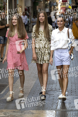 Stadtbummel der spanischen königlichen Familie in Palma de Mallorca