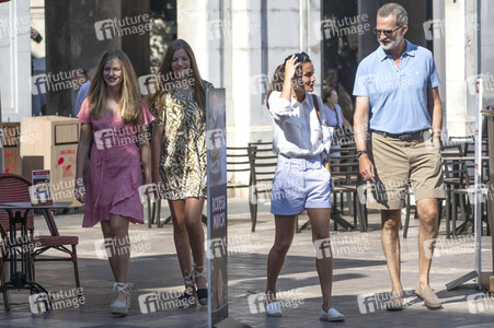 Stadtbummel der spanischen königlichen Familie in Palma de Mallorca