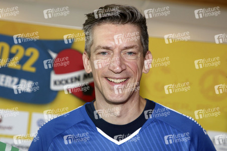 Pressekonferenz zum Benefiz-Fußballspiel 'Kicken mit Herz' 2022 in Hamburg
