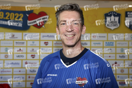 Pressekonferenz zum Benefiz-Fußballspiel 'Kicken mit Herz' 2022 in Hamburg