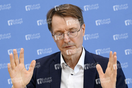 Bundespressekonferenz 'Das neue Infektionsschutzgesetz' in Berlin