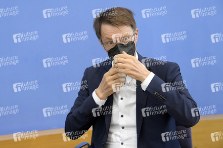 Bundespressekonferenz 'Das neue Infektionsschutzgesetz' in Berlin