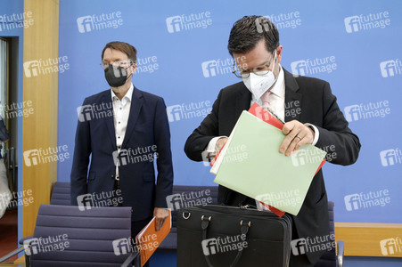 Bundespressekonferenz 'Das neue Infektionsschutzgesetz' in Berlin