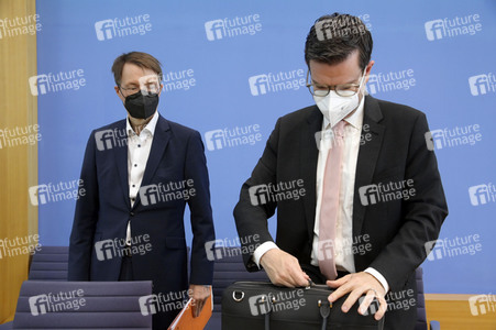 Bundespressekonferenz 'Das neue Infektionsschutzgesetz' in Berlin