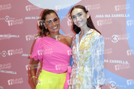 Launch der Brillenkollektion von Jana Ina Zarrella in Köln