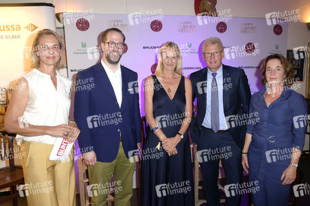 Champagner-Empfang beim 'Happy Summer Weekend' auf Gut Basthorst