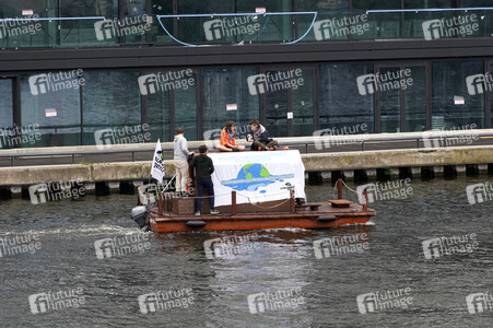 Climate and Boat Demo 2022 in Berlin