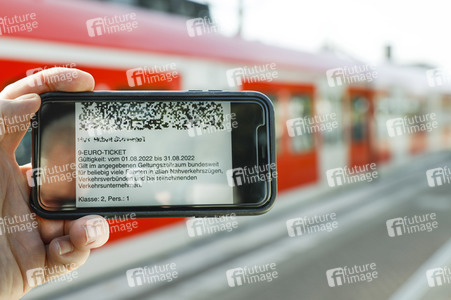 Symbolfoto 9-Euro-Ticket