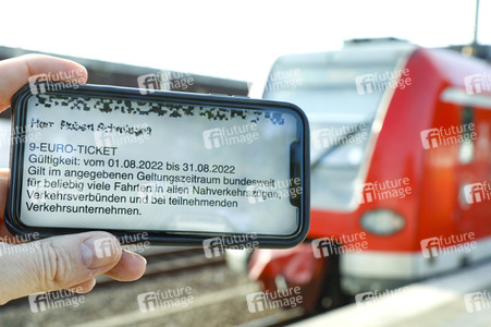 Symbolfoto 9-Euro-Ticket