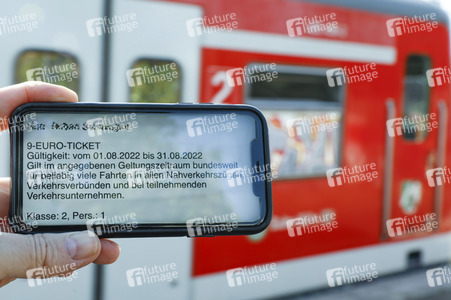 Symbolfoto 9-Euro-Ticket