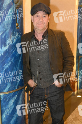 Theaterpremiere 'Komplexe Väter' in München