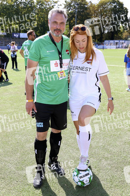 Benefiz-Fußballspiel 'Kicken mit Herz' 2022 in Hamburg