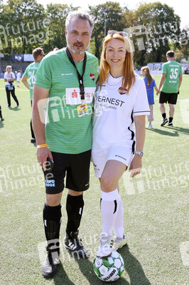 Benefiz-Fußballspiel 'Kicken mit Herz' 2022 in Hamburg