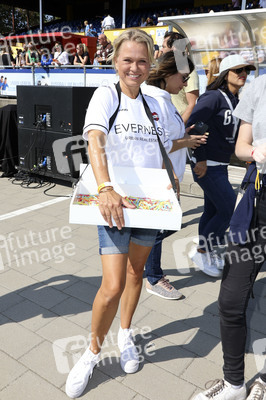 Benefiz-Fußballspiel 'Kicken mit Herz' 2022 in Hamburg