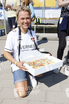 Benefiz-Fußballspiel 'Kicken mit Herz' 2022 in Hamburg