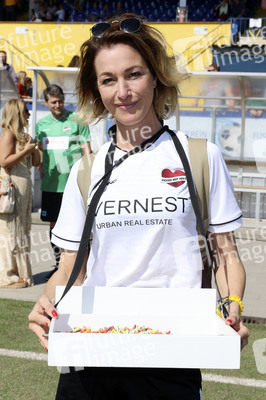 Benefiz-Fußballspiel 'Kicken mit Herz' 2022 in Hamburg