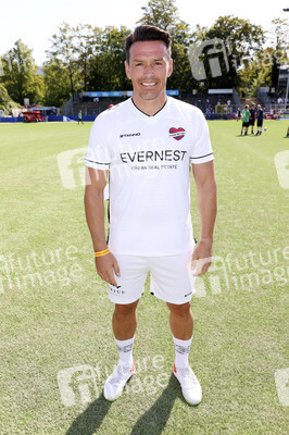 Benefiz-Fußballspiel 'Kicken mit Herz' 2022 in Hamburg