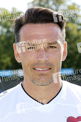 Benefiz-Fußballspiel 'Kicken mit Herz' 2022 in Hamburg