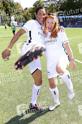 Benefiz-Fußballspiel 'Kicken mit Herz' 2022 in Hamburg