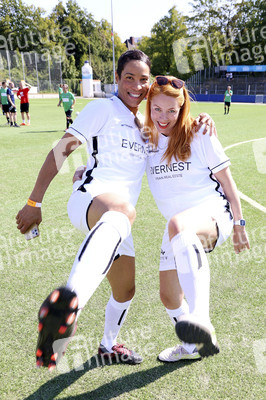 Benefiz-Fußballspiel 'Kicken mit Herz' 2022 in Hamburg